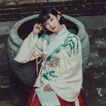 俏皮可愛(ài)帶團(tuán)扇女生頭像，唯美古風(fēng)真人頭像