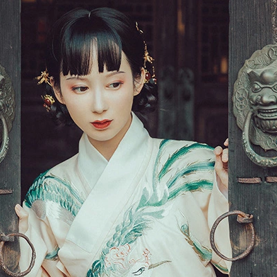 俏皮可愛(ài)帶團(tuán)扇女生頭像，唯美古風(fēng)真人頭像