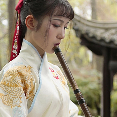 霸氣吹笛女生頭像，唯美古風(fēng)真人頭像