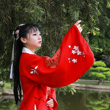 鮮艷紅衣女生頭像，唯美古風(fēng)真人頭像