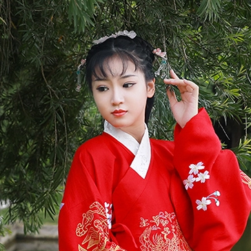 鮮艷紅衣女生頭像，唯美古風(fēng)真人頭像