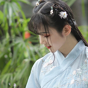 漢服帶傘女生頭像，唯美古風(fēng)真人頭像