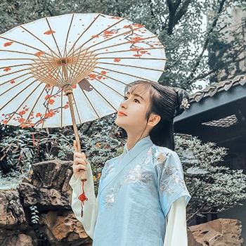 漢服帶傘女生頭像，唯美古風(fēng)真人頭像
