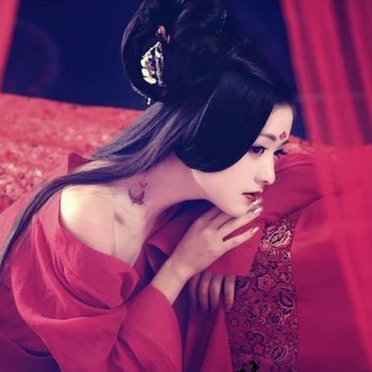 性感妖嬈紅衣女生頭像，唯美古風(fēng)真人頭像