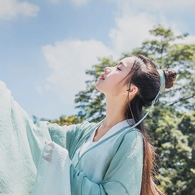 素衣女生喝酒頭像，唯美古風(fēng)真人頭像