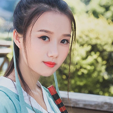 素衣女生喝酒頭像，唯美古風(fēng)真人頭像