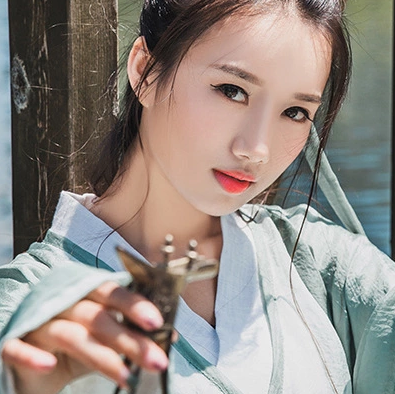 素衣女生喝酒頭像，唯美古風(fēng)真人頭像
