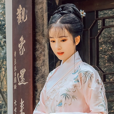 漢服帶團扇女生頭像，唯美古風真人頭像