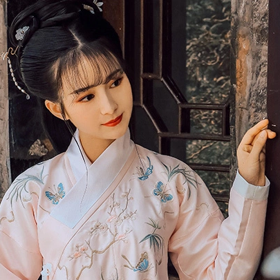 漢服帶團扇女生頭像，唯美古風真人頭像