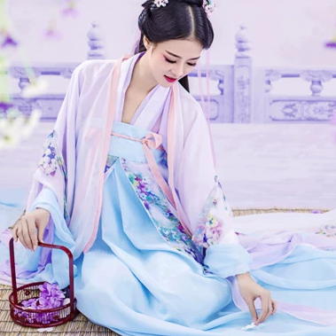 飄逸紫衣帶團(tuán)扇女生頭像，唯美古風(fēng)真人頭像