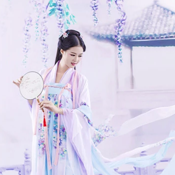 飄逸紫衣帶團(tuán)扇女生頭像，唯美古風(fēng)真人頭像