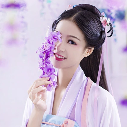 飄逸紫衣帶團(tuán)扇女生頭像，唯美古風(fēng)真人頭像