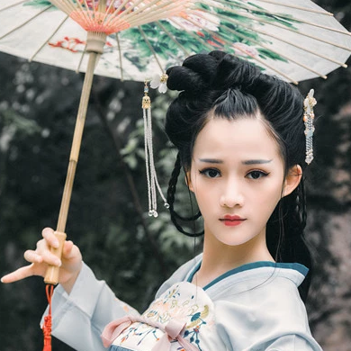 兩組齊胸襦裙?jié)h服女子頭像，唯美古風(fēng)真人頭像