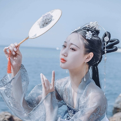 兩組齊胸襦裙?jié)h服女子頭像，唯美古風(fēng)真人頭像