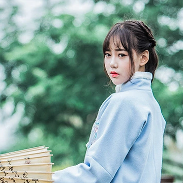可愛帶團扇和傘女生頭像，唯美古風(fēng)真人頭像