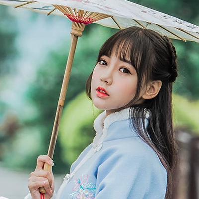 可愛帶團扇和傘女生頭像，唯美古風(fēng)真人頭像