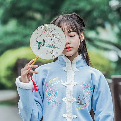 可愛帶團扇和傘女生頭像，唯美古風(fēng)真人頭像