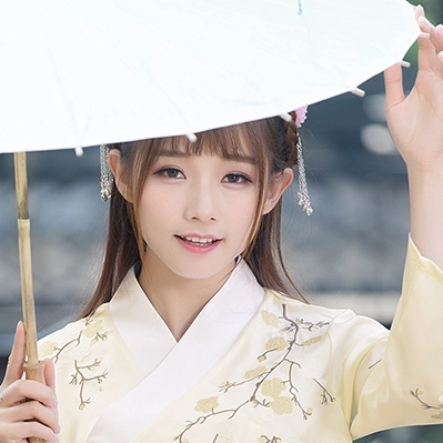 淡黃色漢服帶傘女生頭像，唯美古風(fēng)真人頭像