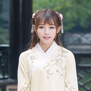 淡黃色漢服帶傘女生頭像，唯美古風(fēng)真人頭像