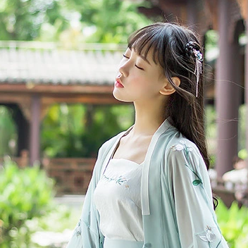 杜若花枝帶和團扇傘女生頭像，唯美古風頭像