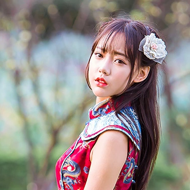 紅衣帶傘女生頭像，唯美古風真人頭像