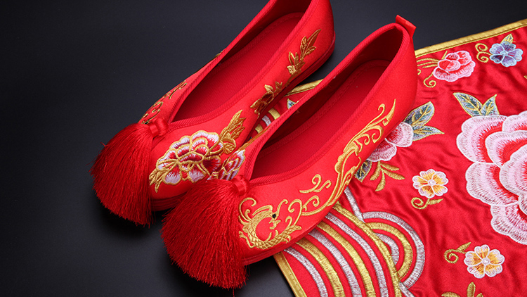 千層平底繡花鞋，流蘇新娘結婚鞋