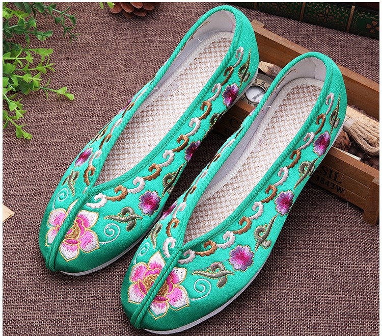 匠心啟航閱讀多種顏色老北京民族繡花鞋