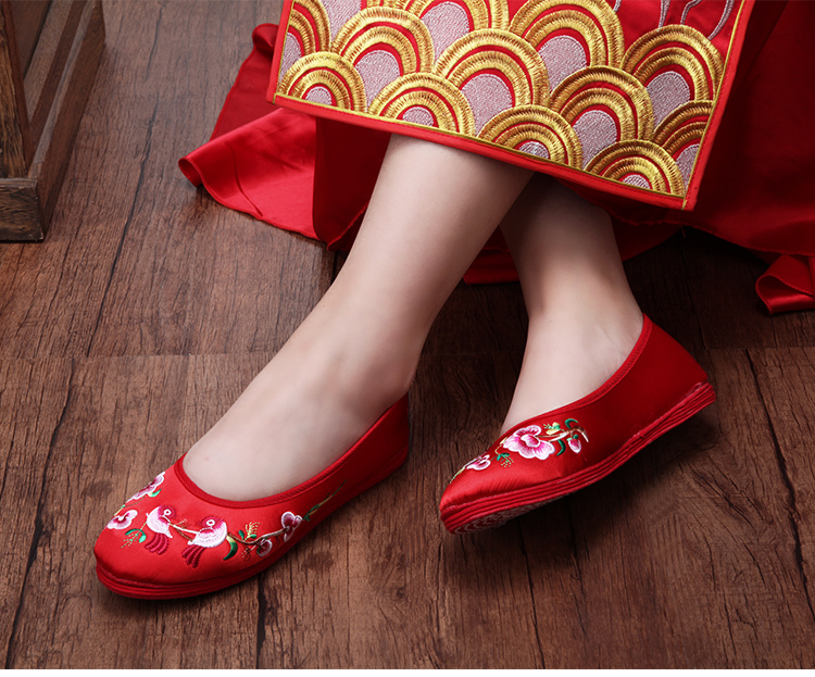 古典匠心啟航閱讀繡花鞋，兩款刺繡新娘結(jié)婚鞋