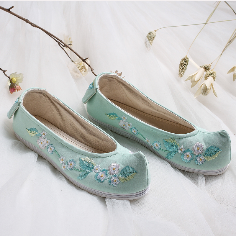 花朵刺繡翹頭鞋，復(fù)古民族風(fēng)繡花鞋