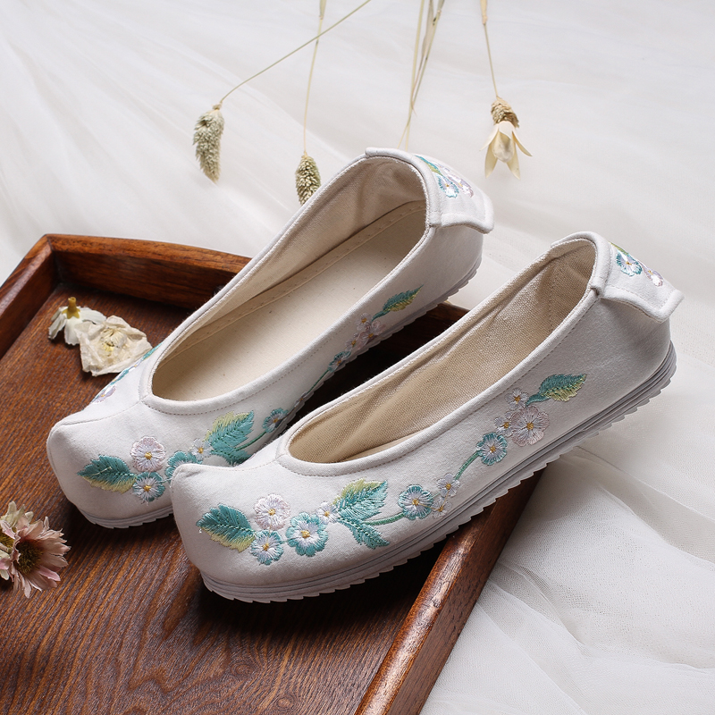 花朵刺繡翹頭鞋，復(fù)古民族風(fēng)繡花鞋