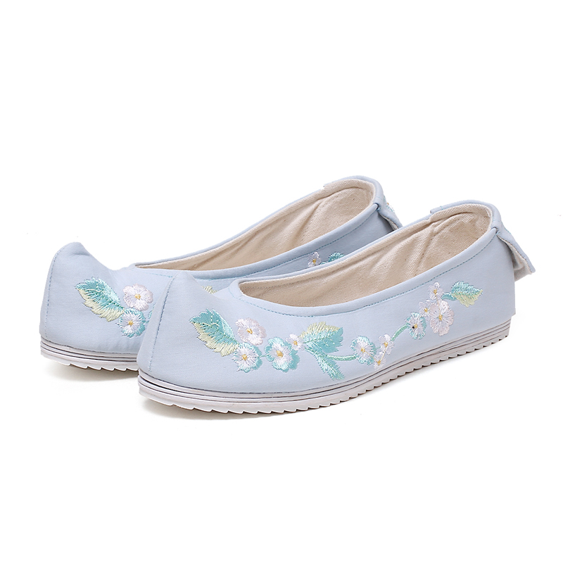 花朵刺繡翹頭鞋，復(fù)古民族風(fēng)繡花鞋