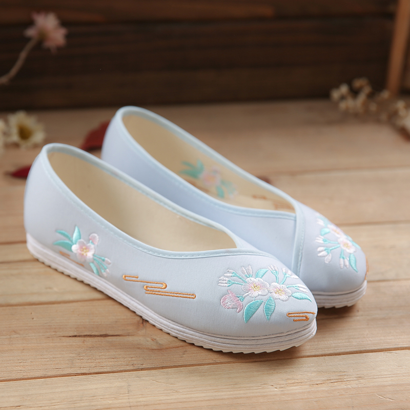簡單別致花朵刺繡平底鞋，復(fù)古民族風(fēng)繡花鞋
