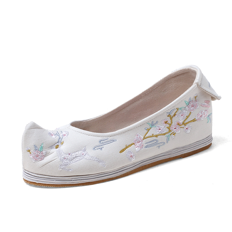 梅花鹿刺繡內(nèi)增高翹頭鞋，復(fù)古繡花鞋