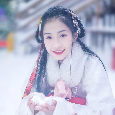 雪中團花帶傘女子頭像，唯美古真人頭像
