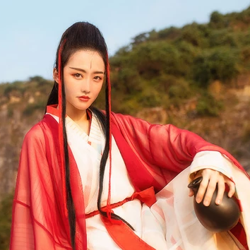 紅衣女子霸氣喝酒頭像，唯美古風(fēng)真人頭像
