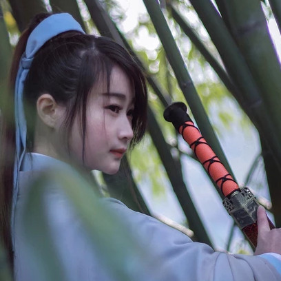 竹林舞劍女生頭像，唯美古風(fēng)真人頭像
