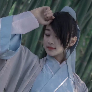 竹林舞劍女生頭像，唯美古風(fēng)真人頭像