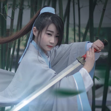 竹林舞劍女生頭像，唯美古風(fēng)真人頭像