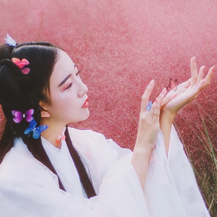 蝶花帶傘女生頭像，唯美古風(fēng)真人頭像