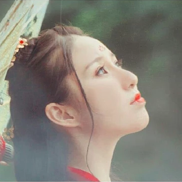 相思紅衣帶傘女生頭像，唯美古風(fēng)真人頭像