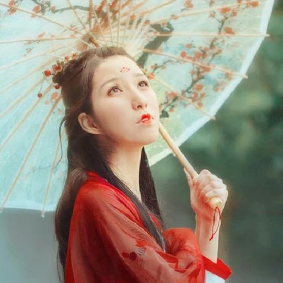 相思紅衣帶傘女生頭像，唯美古風(fēng)真人頭像