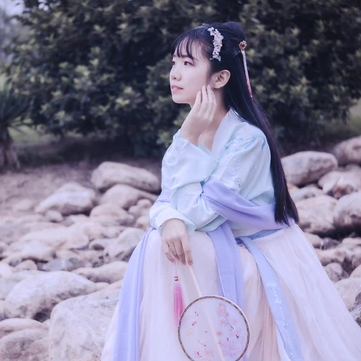 清新帶團扇女生頭像，唯美古風真人頭像