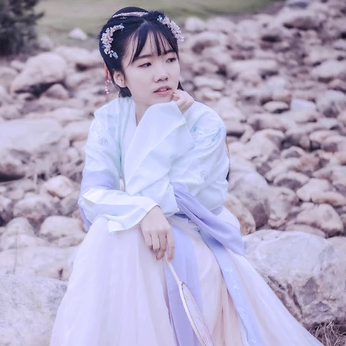 清新帶團扇女生頭像，唯美古風真人頭像