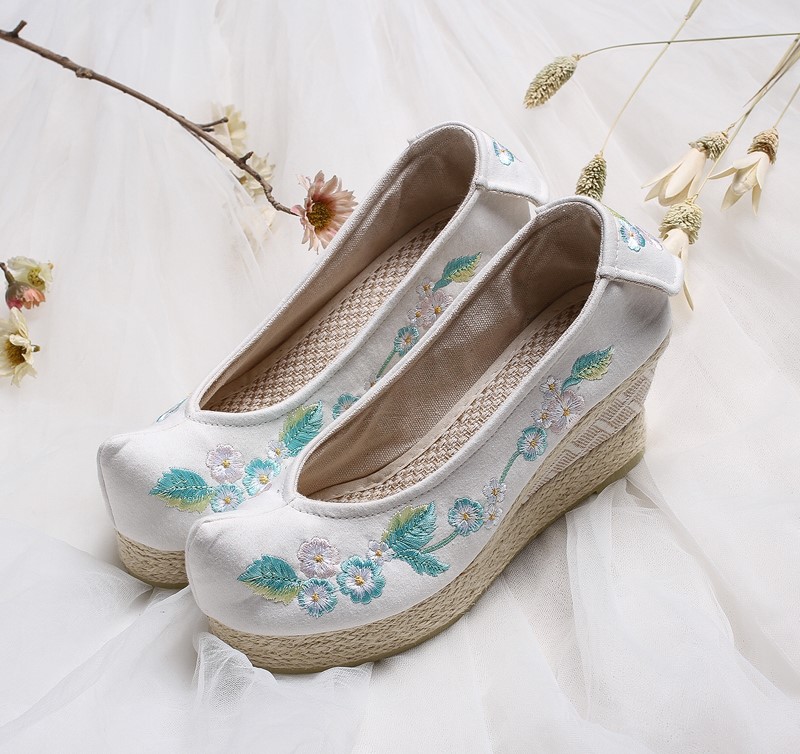 復(fù)古文藝坡跟繡花鞋，傳統(tǒng)旗袍翹頭鞋