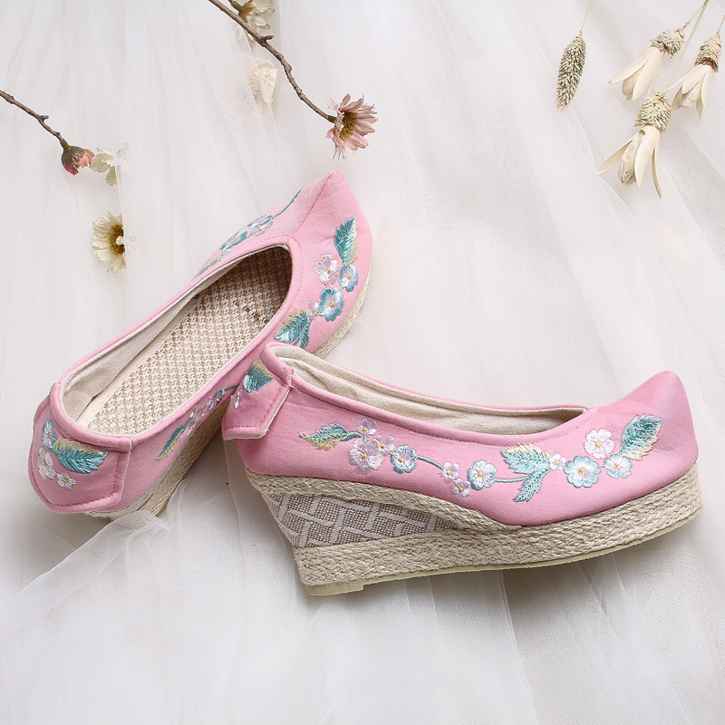 復(fù)古文藝坡跟繡花鞋，傳統(tǒng)旗袍翹頭鞋