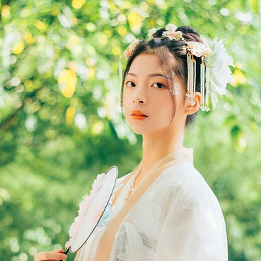 花神淚帶團(tuán)扇女生頭像，唯美古風(fēng)真人頭像