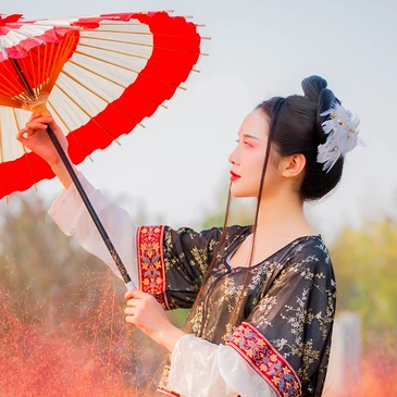 粉黛帶紅傘女生頭像，唯美古風(fēng)真人頭像