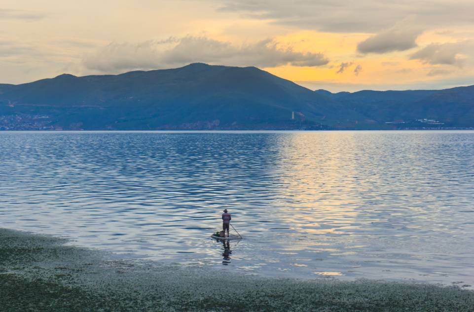 大理洱?！w心，歸心看海煙雨江南
