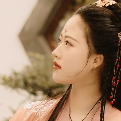 紅色帶傘女子頭像，唯美古風(fēng)真人頭像