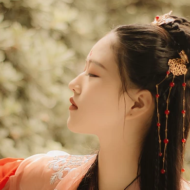 紅色帶傘女子頭像，唯美古風(fēng)真人頭像